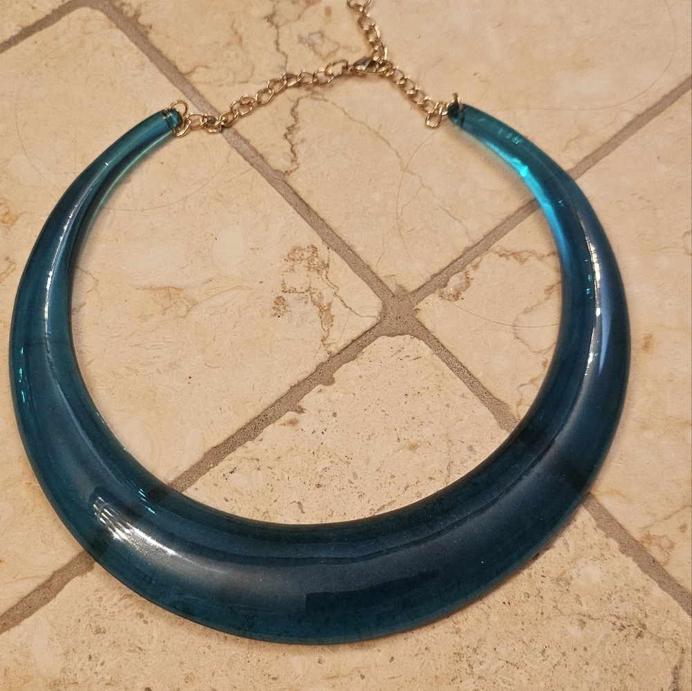 Elegant Blue Acrylic Bib Necklace